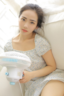 纽扣女孩